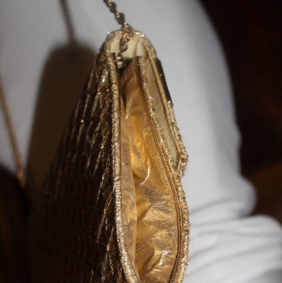 Beautiful Vintage Made in Hong Kong Metallic Gold Woven Chain Purse & wallet - Picture 12 of 15